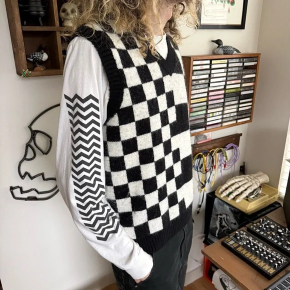Vans Courtyard Checker Sweater Vest in Black and White Oversized ~ Size Small - Picture 2 of 7